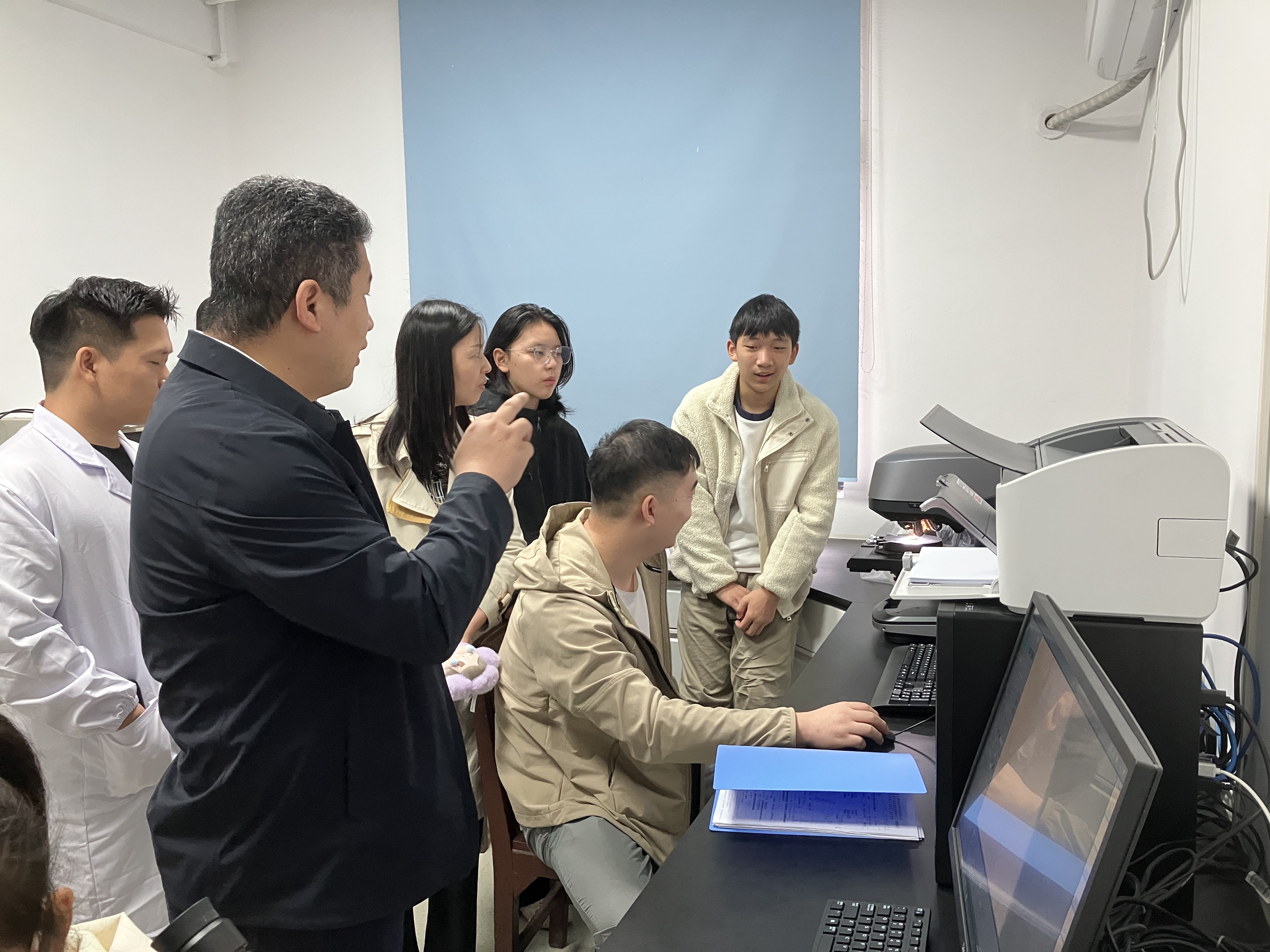 实验室参观3.jpg 实验室参观3.jpg