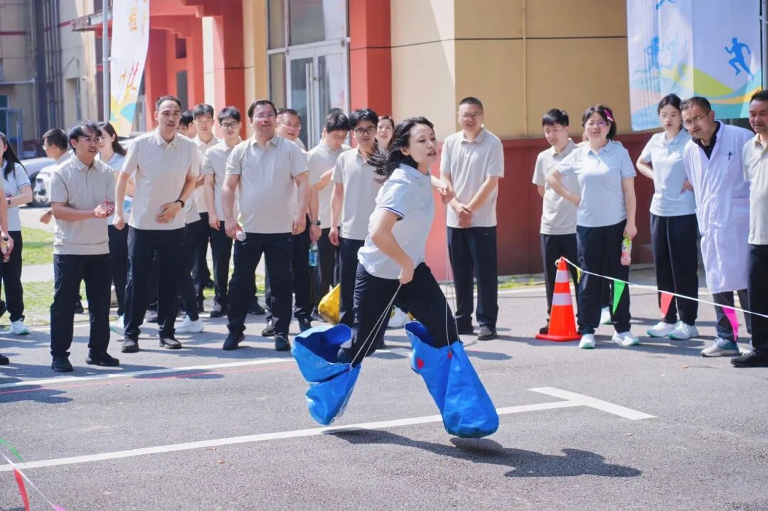 快乐大脚2.jpg