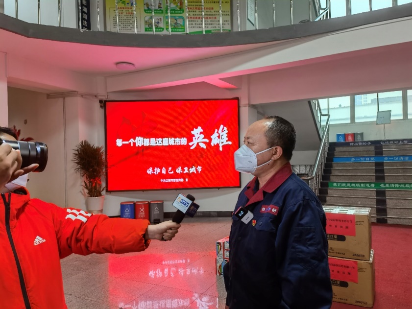 A picture containing person, person, red, outdoor

Description automatically generated