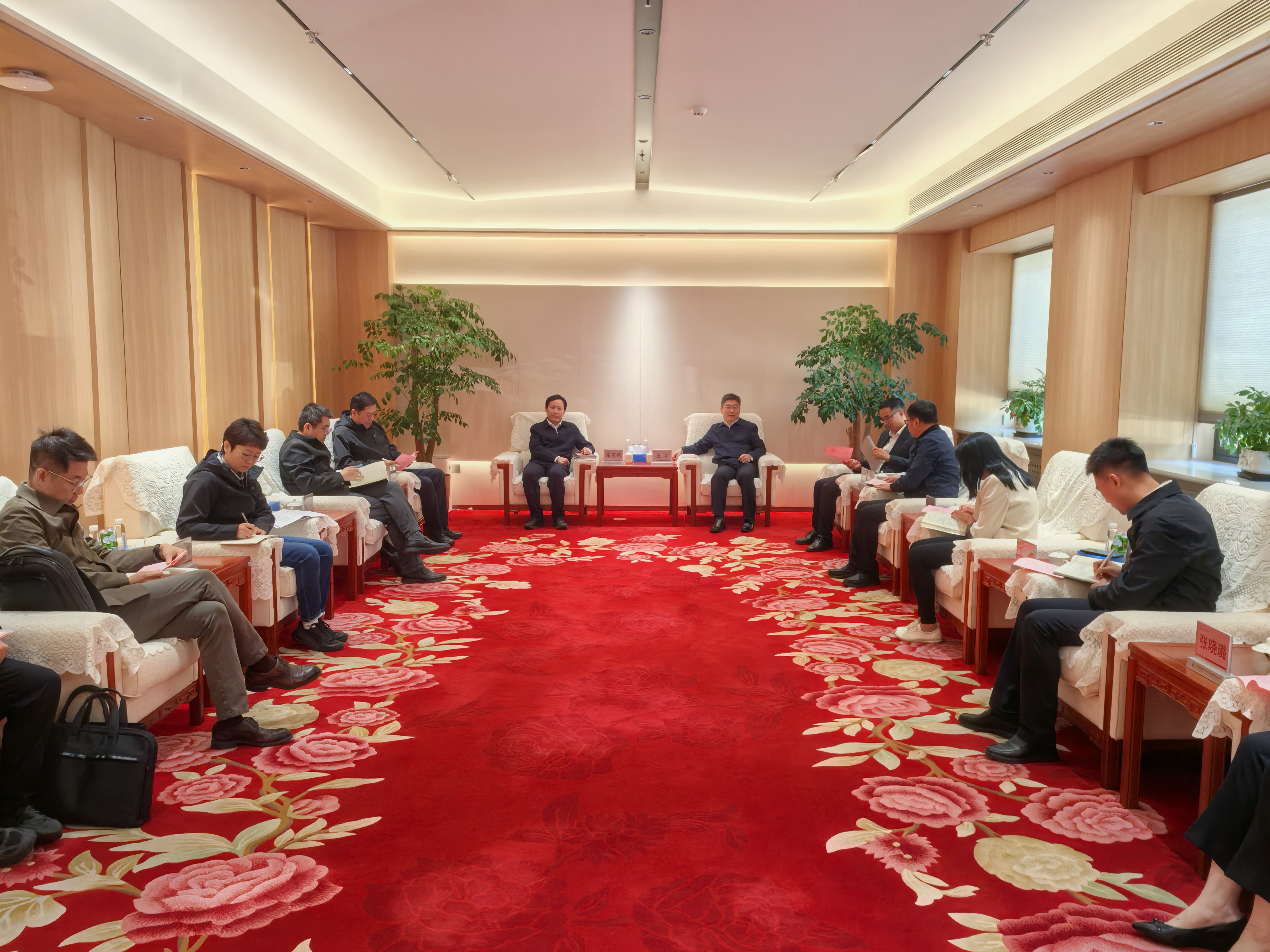 座谈.jpg