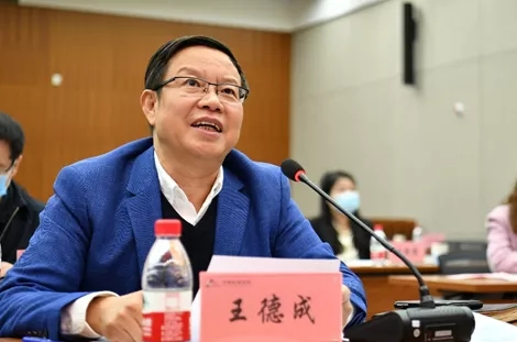 王德成对各位院士表示欢迎,并报告了机械总院冠名"中国"的喜讯,总结了