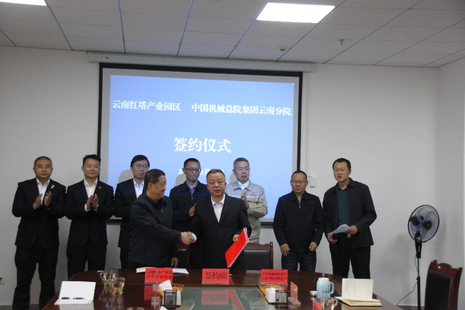 会议室里的人们

描述已自动生成